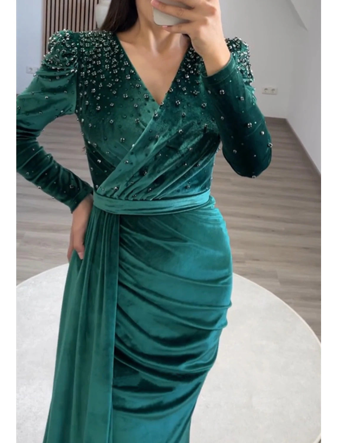 Meerjungfrau/Trompete Abendkleid, elegantes Kleid, formell, schwarze Krawatte, Gala, bodenlang, langärmelig, V-Ausschnitt, Herbst, Hochzeitsgast, Samt mit gerüschten Perlen